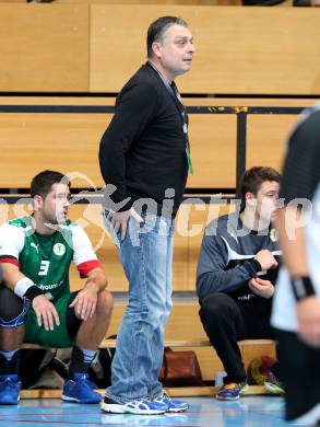 Handball Bundesliga. schlafraum.at Kaernten gegen UHC SISPO Gaenserndorf. Trainer Bostjan Strasek (schlafraum.at). Viktring, am 4.10.2015.
Foto: Kuess
---
pressefotos, pressefotografie, kuess, qs, qspictures, sport, bild, bilder, bilddatenbank