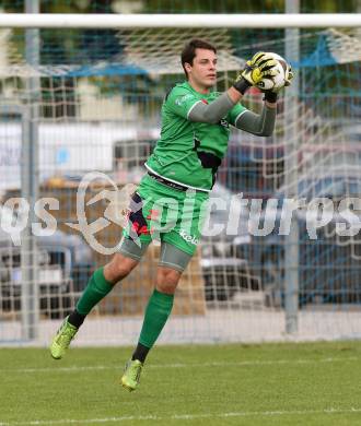 Fussball. Kaerntner Liga. SAK gegen Globasnitz. Marcel Reichmann (SAK). Klagenfurt, 4.10.2015.
Foto: Kuess
---
pressefotos, pressefotografie, kuess, qs, qspictures, sport, bild, bilder, bilddatenbank