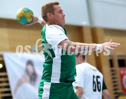 Handball Bundesliga. schlafraum.at Kaernten gegen UHC SISPO Gaenserndorf. Florian Pontasch Mueller (schlafraum.at). Viktring, am 4.10.2015.
Foto: Kuess
---
pressefotos, pressefotografie, kuess, qs, qspictures, sport, bild, bilder, bilddatenbank