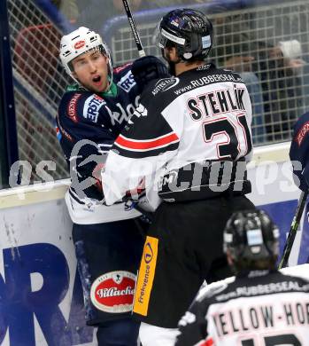 EBEL. Eishockey Bundesliga. EC VSV gegen HC Orli Znojmo. Mark Santorelli,  (VSV), Jakub Stehlik (Znojmo). Villach, am 27.9.2015.
Foto: Kuess 


---
pressefotos, pressefotografie, kuess, qs, qspictures, sport, bild, bilder, bilddatenbank