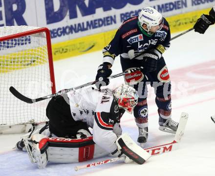 EBEL. Eishockey Bundesliga. EC VSV gegen HC Orli Znojmo. Benjamin Petrik,  (VSV), Patrik Nechvatal (Znojmo). Villach, am 27.9.2015.
Foto: Kuess 


---
pressefotos, pressefotografie, kuess, qs, qspictures, sport, bild, bilder, bilddatenbank