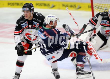 EBEL. Eishockey Bundesliga. EC VSV gegen HC Orli Znojmo. Matt Kelly,  (VSV), Martin Nemcik (Znojmo). Villach, am 27.9.2015.
Foto: Kuess 


---
pressefotos, pressefotografie, kuess, qs, qspictures, sport, bild, bilder, bilddatenbank