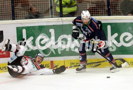 EBEL. Eishockey Bundesliga. EC VSV gegen HC Orli Znojmo. Brock McBride,  (VSV), Ondrej Sedivy (Znojmo). Villach, am 27.9.2015.
Foto: Kuess 


---
pressefotos, pressefotografie, kuess, qs, qspictures, sport, bild, bilder, bilddatenbank