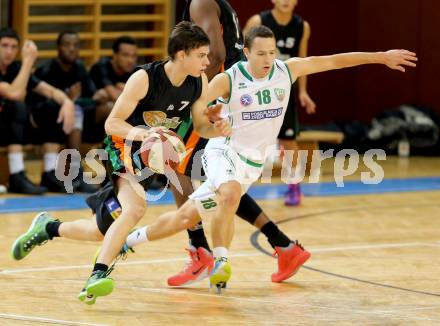 Basketball 2. Bundesliga 2015/16 Grunddurchgang 4.Runde. KOS Celovec gegen Basket Flames Wien. Simon Pasterk,  (KOS), Colin Fuchs Robetin (Basket Flames Wien). Klagenfurt, am 10.10.2015.
Foto: Kuess
---
pressefotos, pressefotografie, kuess, qs, qspictures, sport, bild, bilder, bilddatenbank