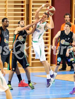 Basketball 2. Bundesliga 2015/16 Grunddurchgang 4.Runde. KOS Celovec gegen Basket Flames Wien. Nenad Kalmanada,  (KOS), Dominik Muellner (Basket Flames Wien). Klagenfurt, am 10.10.2015.
Foto: Kuess
---
pressefotos, pressefotografie, kuess, qs, qspictures, sport, bild, bilder, bilddatenbank