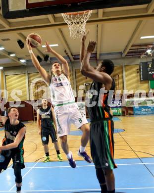 Basketball 2. Bundesliga 2015/16 Grunddurchgang 4.Runde. KOS Celovec gegen Basket Flames Wien. Nenad Kalmanada,  (KOS), Seyni N diaye (Basket Flames Wien). Klagenfurt, am 10.10.2015.
Foto: Kuess
---
pressefotos, pressefotografie, kuess, qs, qspictures, sport, bild, bilder, bilddatenbank