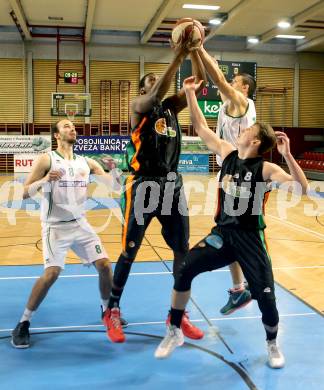 Basketball 2. Bundesliga 2015/16 Grunddurchgang 4.Runde. KOS Celovec gegen Basket Flames Wien. Grega Mali, Jakob Strazar,  (KOS), Seyni N diaye, Philipp Germ (Basket Flames Wien). Klagenfurt, am 10.10.2015.
Foto: Kuess
---
pressefotos, pressefotografie, kuess, qs, qspictures, sport, bild, bilder, bilddatenbank