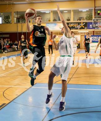 Basketball 2. Bundesliga 2015/16 Grunddurchgang 4.Runde. KOS Celovec gegen Basket Flames Wien. Nenad Kalmanada,  (KOS), Dragisa Najdanovicv (Basket Flames Wien). Klagenfurt, am 10.10.2015.
Foto: Kuess
---
pressefotos, pressefotografie, kuess, qs, qspictures, sport, bild, bilder, bilddatenbank