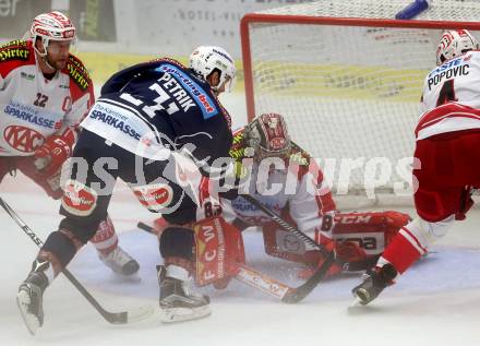 EBEL. Eishockey Bundesliga. EC VSV gegen KAC. Benjamin Petrik,  (VSV), Pekka Tuokkola (KAC). Villach, am 10.11.2015.
Foto: Kuess 


---
pressefotos, pressefotografie, kuess, qs, qspictures, sport, bild, bilder, bilddatenbank