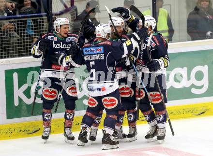 EBEL. Eishockey Bundesliga. EC VSV gegen KAC. Torjubel Benjamin Petrik, Patrick Platzer, Brock McBride, Markus Schlacher, Gerhard Unterluggauer (VSV). Villach, am 10.11.2015.
Foto: Kuess 


---
pressefotos, pressefotografie, kuess, qs, qspictures, sport, bild, bilder, bilddatenbank