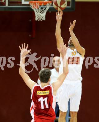 Basketball 2. Bundesliga 2015/16 Grunddurchgang 3.Runde. Woerthersee Piraten gegen Dragons St. Poelten. Joachim Buggelsheim, (Piraten), Michael Diesner (St. Poelten). Klagenfurt, am 3.10.2015.
Foto: Kuess
---
pressefotos, pressefotografie, kuess, qs, qspictures, sport, bild, bilder, bilddatenbank