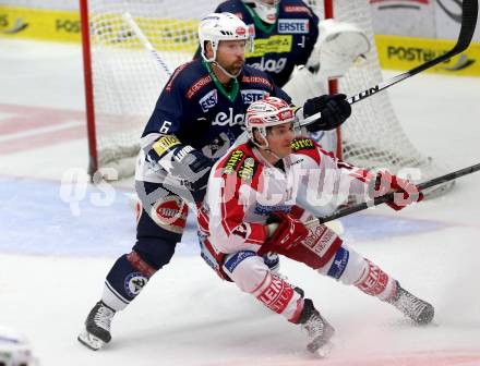 EBEL. Eishockey Bundesliga. EC VSV gegen KAC. Gerhard Unterluggauer, (VSV), Manuel Ganahl (KAC). Villach, am 10.11.2015.
Foto: Kuess 


---
pressefotos, pressefotografie, kuess, qs, qspictures, sport, bild, bilder, bilddatenbank