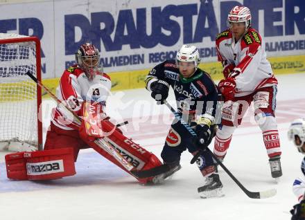 EBEL. Eishockey Bundesliga. EC VSV gegen KAC. Brock McBride,  (VSV), Pekka Tuokkola, Thomas Hundertpfund (KAC). Villach, am 10.11.2015.
Foto: Kuess 


---
pressefotos, pressefotografie, kuess, qs, qspictures, sport, bild, bilder, bilddatenbank