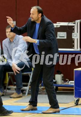 Basketball 2. Bundesliga 2015/16 Grunddurchgang 3.Runde. Woerthersee Piraten gegen Dragons St. Poelten. Trainer Jurica Smiljanic, (St. Poelten). Klagenfurt, am 3.10.2015.
Foto: Kuess
---
pressefotos, pressefotografie, kuess, qs, qspictures, sport, bild, bilder, bilddatenbank