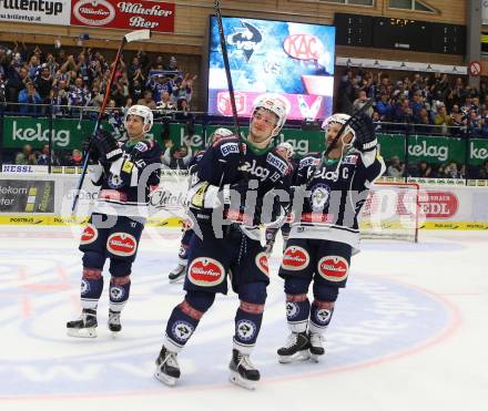 EBEL. Eishockey Bundesliga. EC VSV gegen KAC. Jubel Stefan Bacher, Gerhard Unterluggauer (VSV). Villach, am 10.11.2015.
Foto: Kuess 


---
pressefotos, pressefotografie, kuess, qs, qspictures, sport, bild, bilder, bilddatenbank