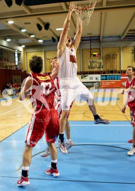 Basketball 2. Bundesliga 2015/16 Grunddurchgang 3.Runde. Woerthersee Piraten gegen Dragons St. Poelten. Sebastian Wuertz,  (Piraten), Denis Soldo (St. Poelten). Klagenfurt, am 3.10.2015.
Foto: Kuess
---
pressefotos, pressefotografie, kuess, qs, qspictures, sport, bild, bilder, bilddatenbank