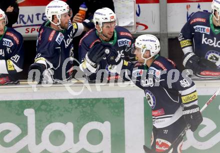 EBEL. Eishockey Bundesliga. EC VSV gegen KAC. Torjubel Ryan McKiernan, Benjamin Petrik (VSV). Villach, am 10.11.2015.
Foto: Kuess 


---
pressefotos, pressefotografie, kuess, qs, qspictures, sport, bild, bilder, bilddatenbank