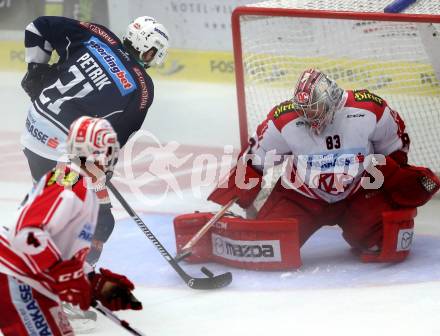 EBEL. Eishockey Bundesliga. EC VSV gegen KAC. Benjamin Petrik,  (VSV), Pekka Tuokkola (KAC). Villach, am 10.11.2015.
Foto: Kuess 


---
pressefotos, pressefotografie, kuess, qs, qspictures, sport, bild, bilder, bilddatenbank