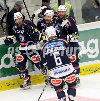 EBEL. Eishockey Bundesliga. EC VSV gegen KAC. Torjubel Benjamin Petrik, Patrick Platzer, Brock McBride, Markus Schlacher, Gerhard Unterluggauer (VSV). Villach, am 10.11.2015.
Foto: Kuess 


---
pressefotos, pressefotografie, kuess, qs, qspictures, sport, bild, bilder, bilddatenbank