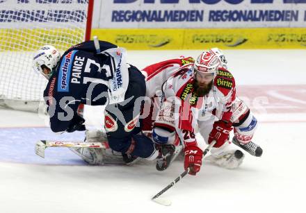 EBEL. Eishockey Bundesliga. EC VSV gegen KAC. Ziga Pance,  (VSV), Martin Schumnig (KAC). Villach, am 10.11.2015.
Foto: Kuess 


---
pressefotos, pressefotografie, kuess, qs, qspictures, sport, bild, bilder, bilddatenbank