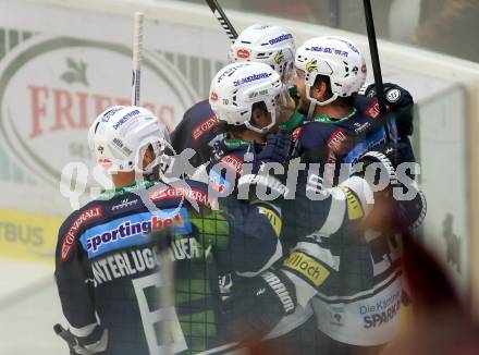 EBEL. Eishockey Bundesliga. EC VSV gegen KAC. Torjubel Benjamin Petrik, Brock McBride, Eric HUnter, Gerhard Unterluggauer (VSV). Villach, am 10.11.2015.
Foto: Kuess 


---
pressefotos, pressefotografie, kuess, qs, qspictures, sport, bild, bilder, bilddatenbank