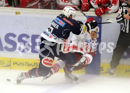 EBEL. Eishockey Bundesliga. EC VSV gegen KAC. Dustin Johner,  (VSV), Thomas Koch (KAC). Villach, am 10.11.2015.
Foto: Kuess 


---
pressefotos, pressefotografie, kuess, qs, qspictures, sport, bild, bilder, bilddatenbank