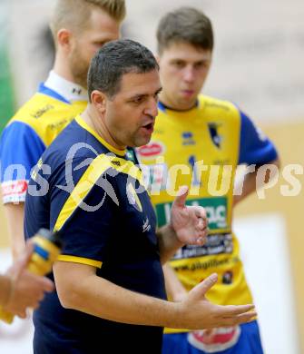 Volleyball. MEVZA. Aich/Dob gegen Mladost ZAGREB. Trainer Hafner Matjaz (Aich/Dob). Bleiburg, 14.10.2015.
Foto: Kuess
---
pressefotos, pressefotografie, kuess, qs, qspictures, sport, bild, bilder, bilddatenbank