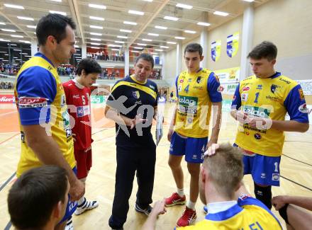 Volleyball. MEVZA. Aich/Dob gegen Mladost ZAGREB.  Trainer Hafner Matjaz (Aich/Dob). Bleiburg, 14.10.2015.
Foto: Kuess
---
pressefotos, pressefotografie, kuess, qs, qspictures, sport, bild, bilder, bilddatenbank