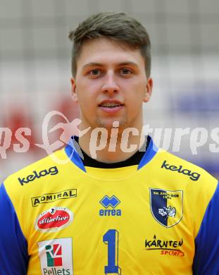 Volleyball. MEVZA. Aich/Dob. Portrait. Pasinski Artur (Aich/Dob). Bleiburg, 14.10.2015.
Foto: Kuess
---
pressefotos, pressefotografie, kuess, qs, qspictures, sport, bild, bilder, bilddatenbank