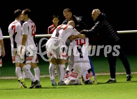 Fussball Kaerntner Liga. SAK gegen Treibach. Torjubel SAK. Welzenegg, am 16.10.2015.
Foto: Kuess
---
pressefotos, pressefotografie, kuess, qs, qspictures, sport, bild, bilder, bilddatenbank