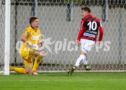 Fussball Sky go Erste Liga. SK Austria Klagenfurt gegen LASK Linz.    Filip Dmitrovic,  (Klagenfurt), Torjubel Nikola Dovedan (Linz). Klagenfurt, am 16.10.2015.
Foto: Kuess
---
pressefotos, pressefotografie, kuess, qs, qspictures, sport, bild, bilder, bilddatenbank