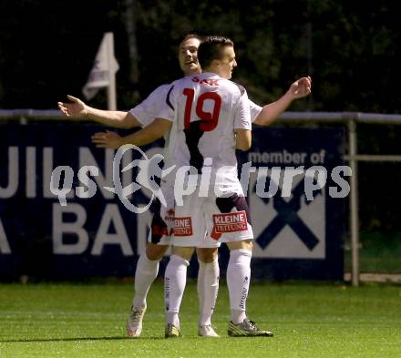 Fussball Kaerntner Liga. SAK gegen Treibach. Torjubel Dejan Podbreznik, Tadej Zagar Knez (SAK). Welzenegg, am 16.10.2015.
Foto: Kuess
---
pressefotos, pressefotografie, kuess, qs, qspictures, sport, bild, bilder, bilddatenbank