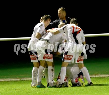 Fussball Kaerntner Liga. SAK gegen Treibach.  Torjubel SAK. Welzenegg, am 16.10.2015.
Foto: Kuess
---
pressefotos, pressefotografie, kuess, qs, qspictures, sport, bild, bilder, bilddatenbank