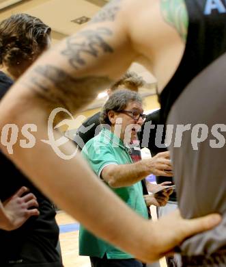 Basketball 2. Bundesliga 2015/16 Grunddurchgang 5.Runde.  Woerthersee Piraten gegen Raiders Villach.  Trainer Miran Cilensek (Villach). Klagenfurt, am 17.10.2015.
Foto: Kuess
---
pressefotos, pressefotografie, kuess, qs, qspictures, sport, bild, bilder, bilddatenbank