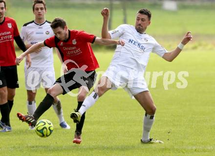 Fussball Kaerntner Liga. Maria Saal gegen Spittal. Sebastian Kaiser,  (Maria Saal), Dejan Kecanovic (Spittal). Maria Saal, am 17.10.2015.
Foto: Kuess
---
pressefotos, pressefotografie, kuess, qs, qspictures, sport, bild, bilder, bilddatenbank