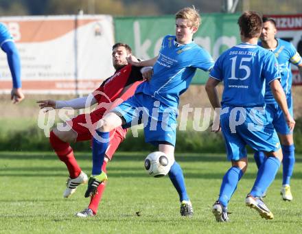 Fussball Unterliga Ost. Woelfnitz gegen Sele Zell. Michael Schneider,  (Woelfnitz), Simon Rustia (Sele Zell). Woelfnitz, am 17.10.2015.
Foto: Kuess
---
pressefotos, pressefotografie, kuess, qs, qspictures, sport, bild, bilder, bilddatenbank