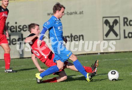 Fussball Unterliga Ost. Woelfnitz gegen Sele Zell. Stefan Kobald,  (Woelfnitz), Dorian Urank (Sele Zell). Woelfnitz, am 17.10.2015.
Foto: Kuess
---
pressefotos, pressefotografie, kuess, qs, qspictures, sport, bild, bilder, bilddatenbank