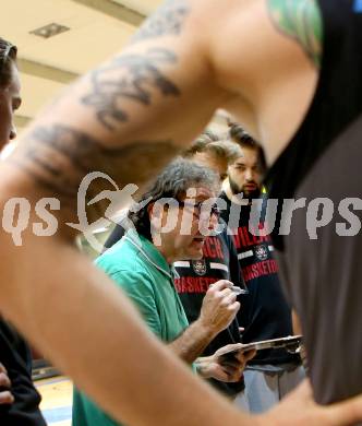 Basketball 2. Bundesliga 2015/16 Grunddurchgang 5.Runde.  Woerthersee Piraten gegen Raiders Villach.  Trainer Miran Cilensek (Villach). Klagenfurt, am 17.10.2015.
Foto: Kuess
---
pressefotos, pressefotografie, kuess, qs, qspictures, sport, bild, bilder, bilddatenbank