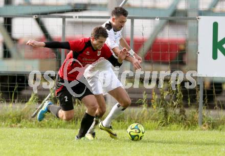 Fussball Kaerntner Liga. Maria Saal gegen Spittal. Markus Appe,  (Maria Saal),  Dejan Kecanovic (Spittal). Maria Saal, am 17.10.2015.
Foto: Kuess
---
pressefotos, pressefotografie, kuess, qs, qspictures, sport, bild, bilder, bilddatenbank