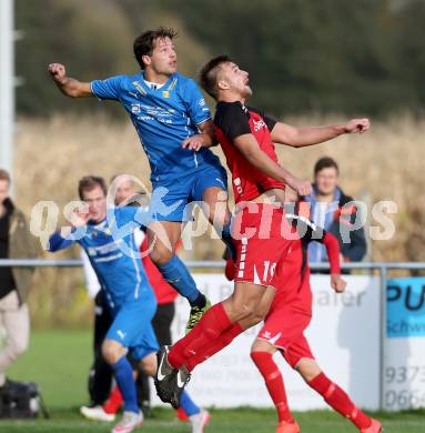 Fussball Unterliga Ost. Woelfnitz gegen Sele Zell. Florian Bidovec,  (Woelfnitz), Domen Kosnik (Sele Zell). Woelfnitz, am 17.10.2015.
Foto: Kuess
---
pressefotos, pressefotografie, kuess, qs, qspictures, sport, bild, bilder, bilddatenbank