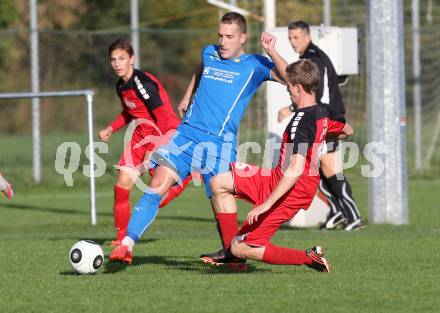 Fussball Unterliga Ost. Woelfnitz gegen Sele Zell. Stefan Kobald, (Woelfnitz),  David Bunderla (Sele Zell). Woelfnitz, am 17.10.2015.
Foto: Kuess
---
pressefotos, pressefotografie, kuess, qs, qspictures, sport, bild, bilder, bilddatenbank