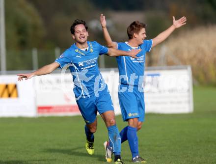 Fussball Unterliga Ost. Woelfnitz gegen Sele Zell.  Torjubel Domen Kosnik, Tomaz Kreutz  (Sele Zell). Woelfnitz, am 17.10.2015.
Foto: Kuess
---
pressefotos, pressefotografie, kuess, qs, qspictures, sport, bild, bilder, bilddatenbank