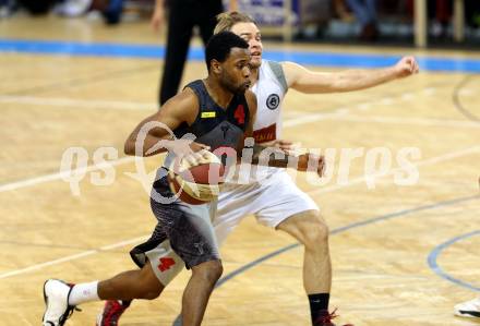 Basketball 2. Bundesliga 2015/16 Grunddurchgang 5.Runde.  Woerthersee Piraten gegen Raiders Villach. Tim Huber,  ( Woerthersee Piraten), Dominique Jamal Richmond (Villach). Klagenfurt, am 17.10.2015.
Foto: Kuess
---
pressefotos, pressefotografie, kuess, qs, qspictures, sport, bild, bilder, bilddatenbank