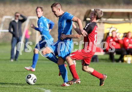 Fussball Unterliga Ost. Woelfnitz gegen Sele Zell. Stefan Kobald,  (Woelfnitz), David Bunderla (Sele Zell). Woelfnitz, am 17.10.2015.
Foto: Kuess
---
pressefotos, pressefotografie, kuess, qs, qspictures, sport, bild, bilder, bilddatenbank