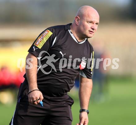 Fussball Unterliga Ost. Woelfnitz gegen Sele Zell. Schiedsrichter Michael Maier. Woelfnitz, am 17.10.2015.
Foto: Kuess
---
pressefotos, pressefotografie, kuess, qs, qspictures, sport, bild, bilder, bilddatenbank