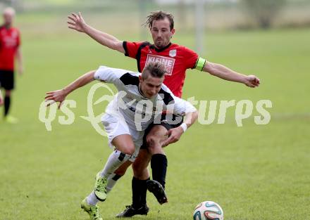 Fussball Kaerntner Liga. Maria Saal gegen Spittal. Roland Krenn, (Maria Saal),  Konstantin Kamnig (Spittal). Maria Saal, am 17.10.2015.
Foto: Kuess
---
pressefotos, pressefotografie, kuess, qs, qspictures, sport, bild, bilder, bilddatenbank