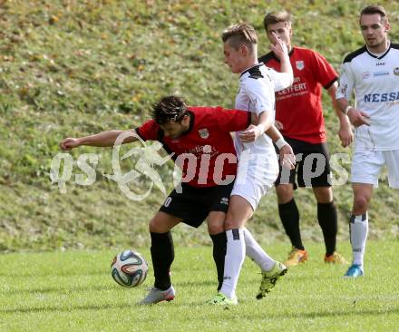 Fussball Kaerntner Liga. Maria Saal gegen Spittal. Zsolt Vari,  (Maria Saal),  Konstantin Kamnig (Spittal). Maria Saal, am 17.10.2015.
Foto: Kuess
---
pressefotos, pressefotografie, kuess, qs, qspictures, sport, bild, bilder, bilddatenbank