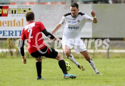 Fussball Kaerntner Liga. Maria Saal gegen Spittal. Markus Appe,  (Maria Saal),  Dejan Kecanovic (Spittal). Maria Saal, am 17.10.2015.
Foto: Kuess
---
pressefotos, pressefotografie, kuess, qs, qspictures, sport, bild, bilder, bilddatenbank