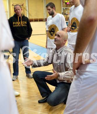 Basketball 2. Bundesliga 2015/16 Grunddurchgang 5.Runde.  Woerthersee Piraten gegen Raiders Villach. Trainer Dragan Sliskovic ( Woerthersee Piraten). Klagenfurt, am 17.10.2015.
Foto: Kuess
---
pressefotos, pressefotografie, kuess, qs, qspictures, sport, bild, bilder, bilddatenbank