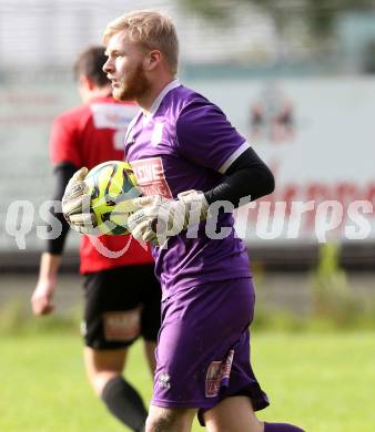 Fussball Kaerntner Liga. Maria Saal gegen Spittal. Adrian Warmuth (Maria Saal). Maria Saal, am 17.10.2015.
Foto: Kuess
---
pressefotos, pressefotografie, kuess, qs, qspictures, sport, bild, bilder, bilddatenbank